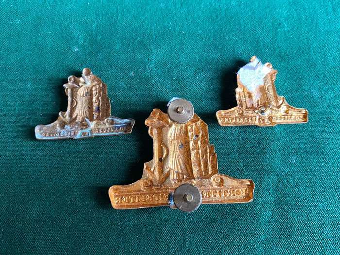 SA COLOURED CORPS BI-METAL CAP AND COLLARS-WORN 1980'S-LUGS + PINS INTACT