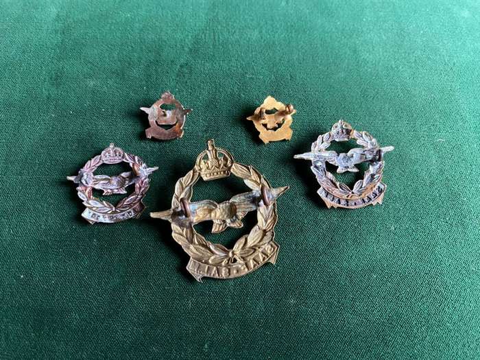 SAAF CAP COLLARS AND MESS DRESS COLLARS-WORN 1926-1959-ONE LUG EACH ON COLLARS MISSING