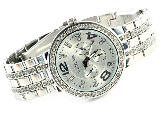 Elegant Ladies Geneva Crystal Quartz Chronograph Wrist Watch in Gold or Silver
