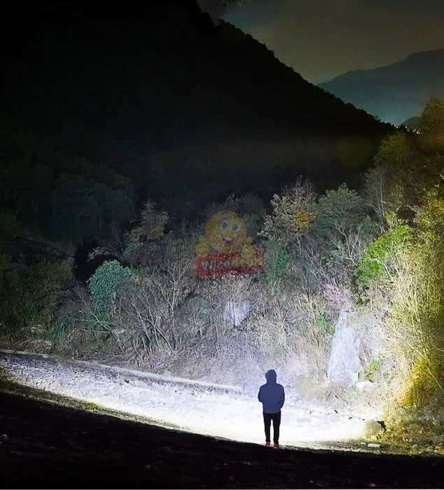 Super Far Distance LED Search and Flash Light, USB Interface, Mobile Power Bank R1 START