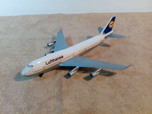 Die Cast Model of Lufthansa Aircraft
