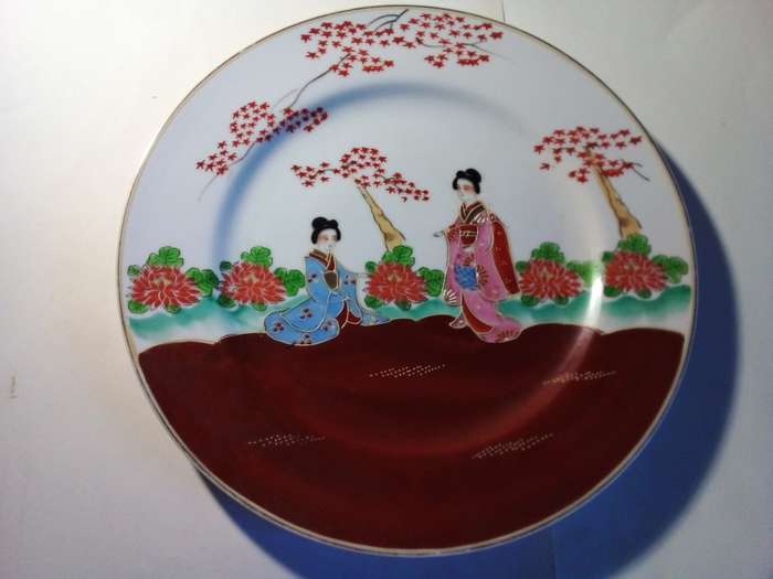 Geisha Girls Oriental Plate with Raised Detail (SP001)