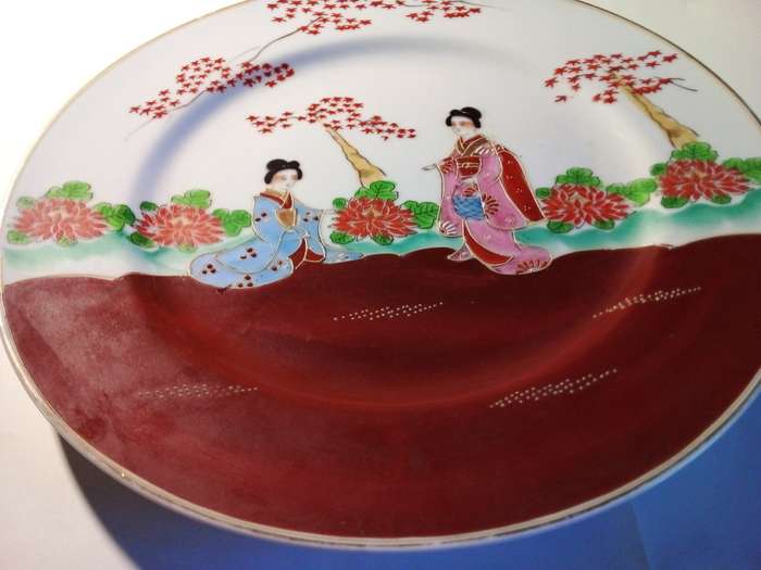 Geisha Girls Oriental Plate with Raised Detail (SP001)