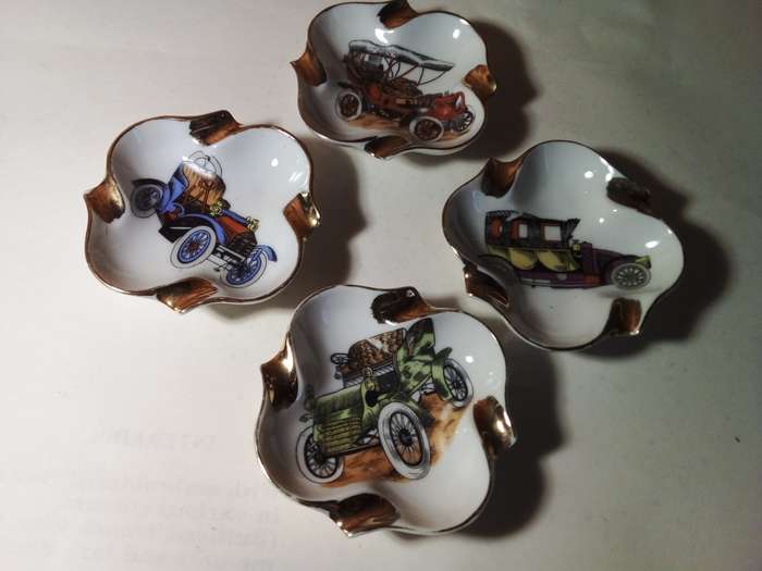 Four Vintage Car Theme Small Ashtrays (SP037)