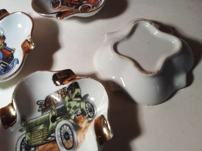Four Vintage Car Theme Small Ashtrays (SP037)