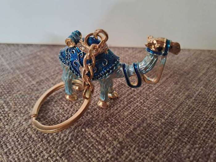 Metal Rhinestone Camel Keyring