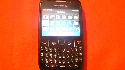 WOW BLACKBERRY 8520 WITH NEW CHARGER EXCELLENT CONDITION MASSIVE BARGAIN A MUST HAVE!!!!!