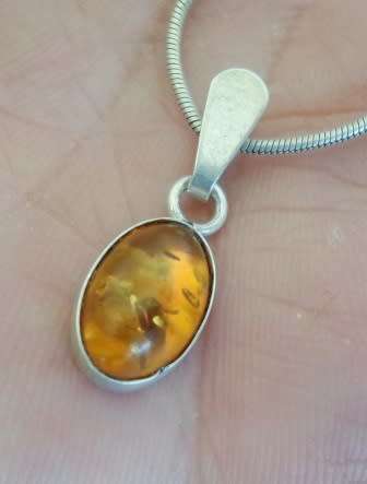 GORGEOUS!! QUALITY!! STERLING SILVER AMBER PENDANT & CHAIN  5,0g WOW!!
