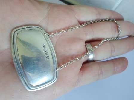 LOVELY!! VINTAGE SA STERLING SILVER DECANTER LABEL 15,6g WOW!!