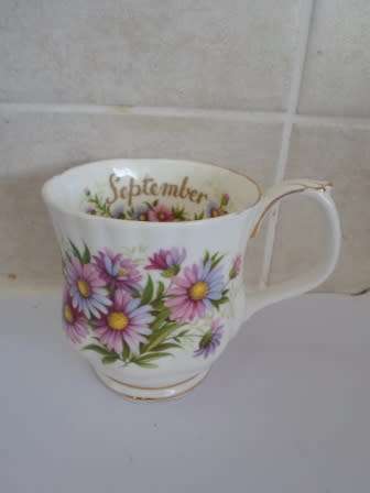 STUNNING!! ROYAL ALBERT "SEPTEMBER" FLOWERS OF THE MONTH COFFEE MUG WOW!! WOW!!