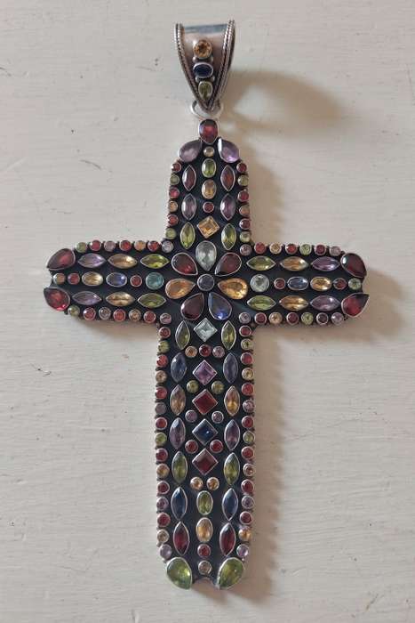 Gigantic!! 27,5cm Sterling silver cross with 161 gem stones 86,0g Value R4500
