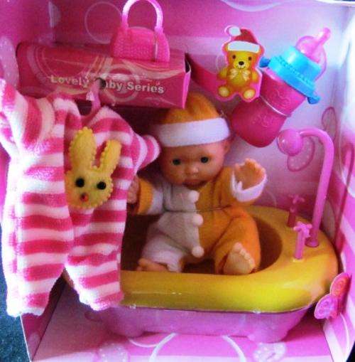Cute Baby and bath with lots of accesories !(Flat Rate-R40 shipping no matter how many items U take)
