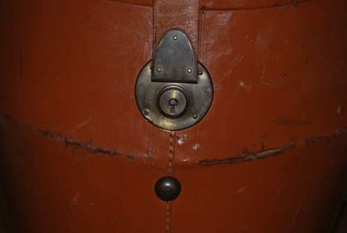 VICTORIAN TOP HAT TRAVELLING CASE - LEATHER