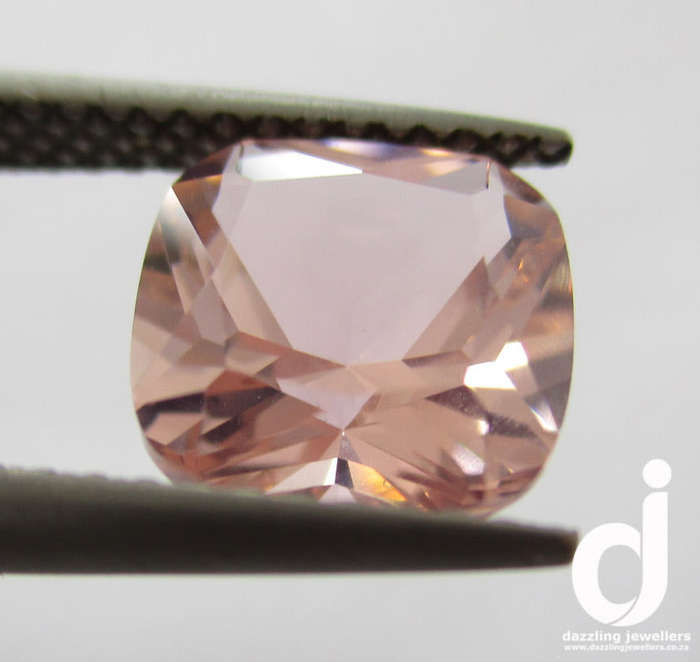 Morganite Nano. Cushion-cut. 2.35ct | 8mm