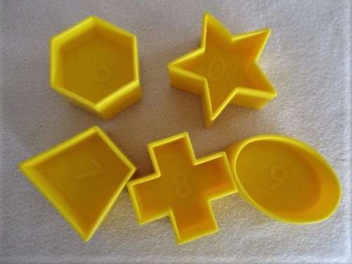 A GREAT, DURABLE EDUCATIONAL TOY -  TUPPERWARE SHAPE-O-TOY BALL WITH ALL TEN SHAPES