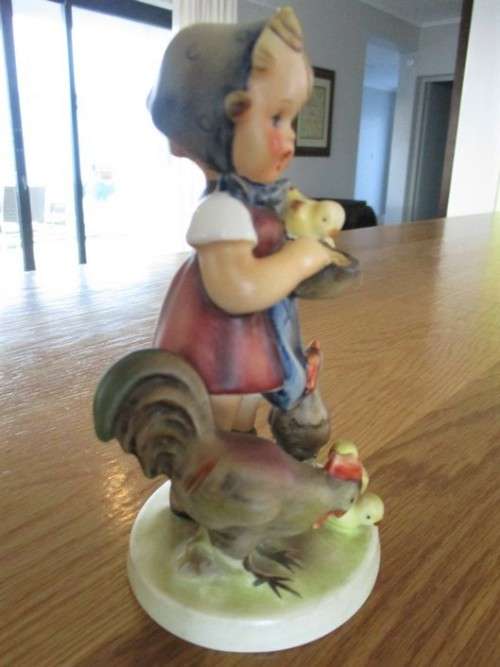 VINTAGE 1948 GOEBEL HUMMEL FIGURINE WESTERN GERMANY #199/1 - FEEDING TIME