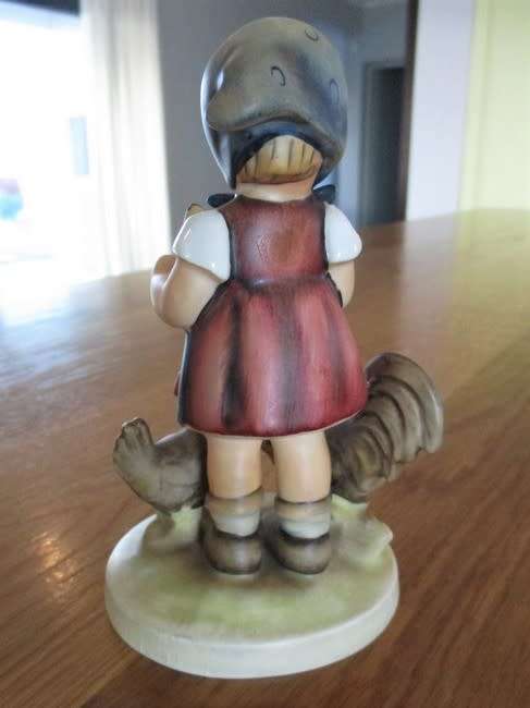 VINTAGE 1948 GOEBEL HUMMEL FIGURINE WESTERN GERMANY #199/1 - FEEDING TIME