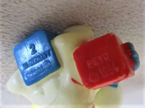 RARE!!  VINTAGE 1984 PEYO SCHLEICH W. GERMANY SMURF PLAYING WITH BLOCKS