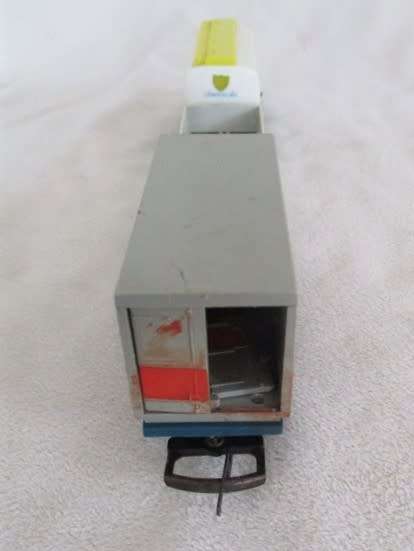 N0 8 - FREIGHTLINER (BROKEN DOOR)