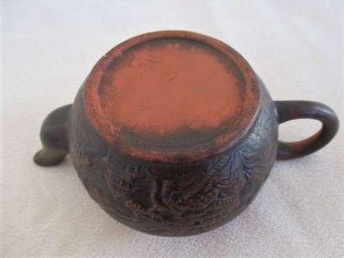 SMALL DECORATIVE VINTAGE CHINESE YIXING TEAPOT