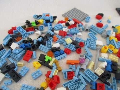 A BATCH OF OVER 300 LEBQ WORLD MINI FIGURES AND BRICKS