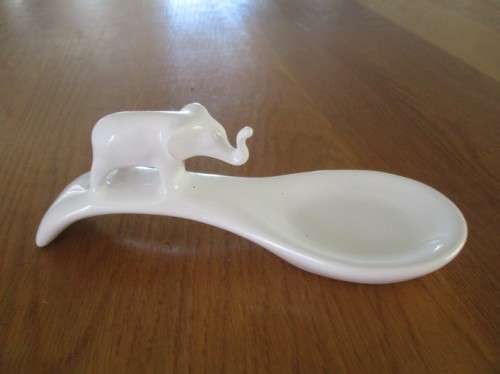 CUTE WHITE PORCELAIN `ELE` SPOON REST