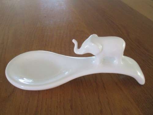 CUTE WHITE PORCELAIN `ELE` SPOON REST