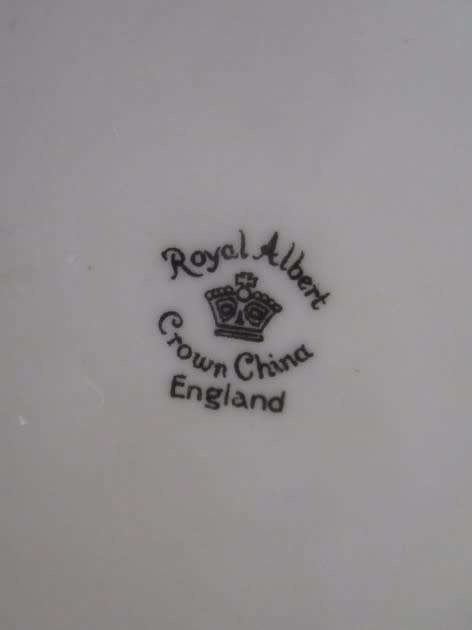 A VERY RARE VINTAGE ROYAL ALBERT NURSERY WARE PLATE - SO CUTE!