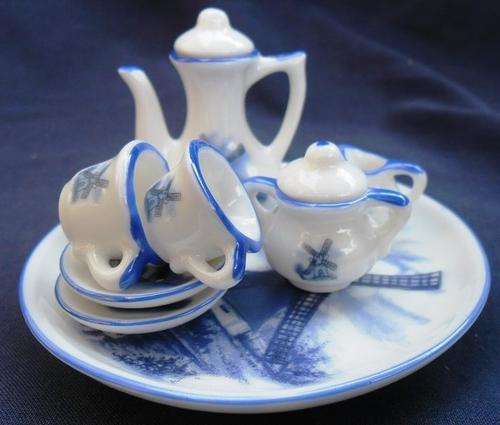 EXQUISITE MINIATURE TEA SET WITH DELFT PATTERN!!