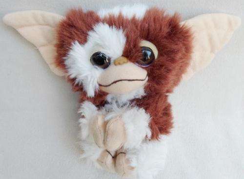 A SWEET ' JUN PLANNING CO' GREMLIN - GIZMO WITH MAGNETIC PAWS