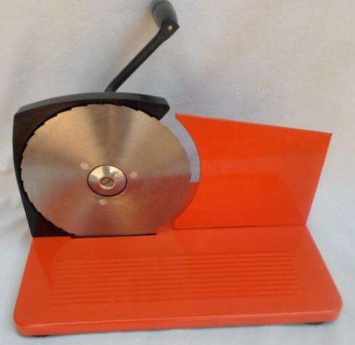 A GOOD QUALITY ADJUSTABLE GERMAN MEAT/CHEESE/BREAD SLICER !!