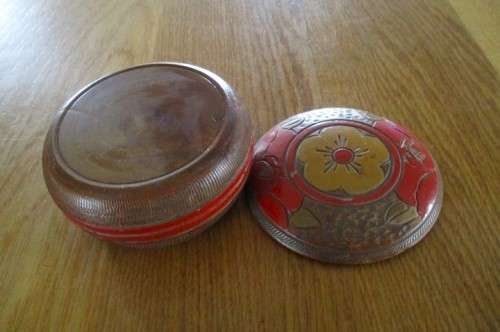 ANTIQUE/VINTAGE 1920`s/30`s HAND PAINTED AND CARVED WOODEN TRINKET BOX