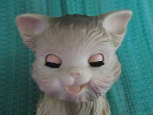 LARGE VINTAGE 1960`s  RUBBER CAT WITH OPEN/CLOSE EYES AND ROTATING HEAD
