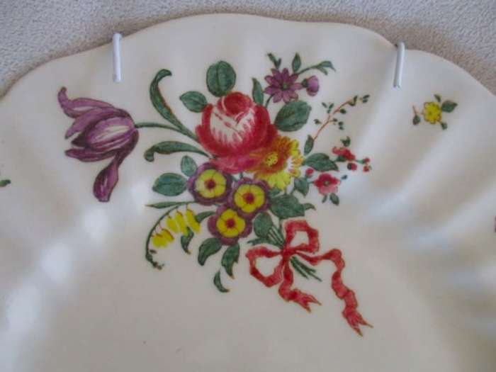 RELISTED - CIRCA 1912-1956 - ANTIQUE/VINTAGE ROYAL DOULTON OLD LEEDS SPRAYS PLATE WITH HANGER