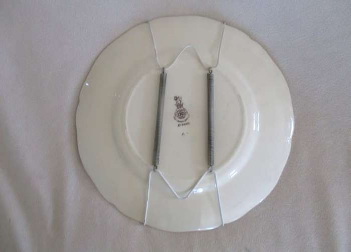 RELISTED - CIRCA 1912-1956 - ANTIQUE/VINTAGE ROYAL DOULTON OLD LEEDS SPRAYS PLATE WITH HANGER