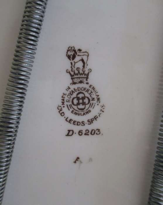 RELISTED - CIRCA 1912-1956 - ANTIQUE/VINTAGE ROYAL DOULTON OLD LEEDS SPRAYS PLATE WITH HANGER