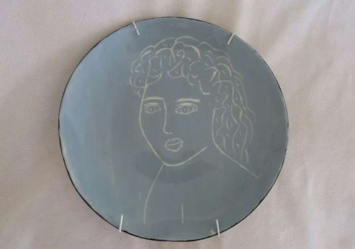 SIMPLY BEAUTIFUL - GLAZED CERAMIC ART DISPLAY PLATE WITH FACE (PLUS WALL HANGER)