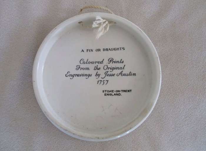 UNUSUAL ROUND STOKE-ON -TRENT, ENGLAND PORCELAIN WALL PLAQUE - A FIX OR DRAUGHTS