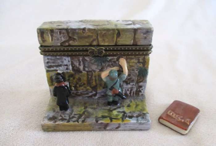 RARE - THE JACOB ROSENTHAL JUDAICA COLLECTION WAILING WALL (SIGNED YITZY ERPS) PORCELAIN CARD HOLDER