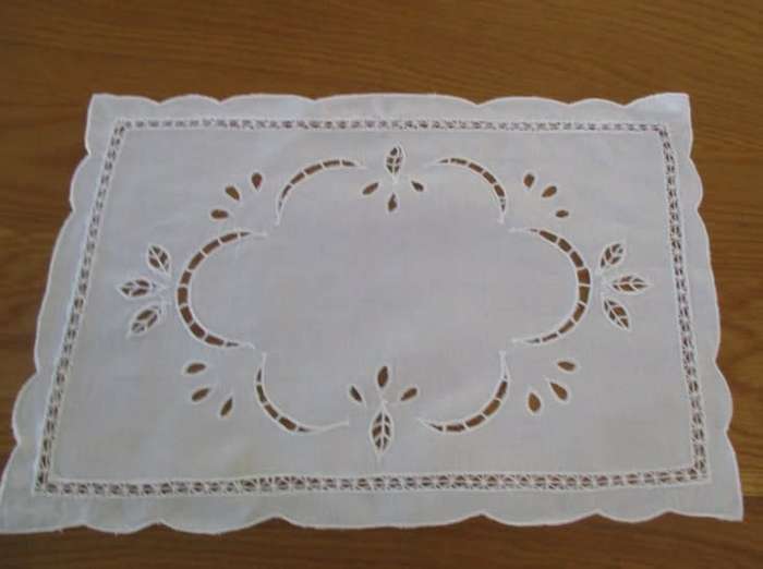 SIX BEAUTIFUL CUTWORK EMBROIDERY PLACEMATS IN LOVELY CONDITION