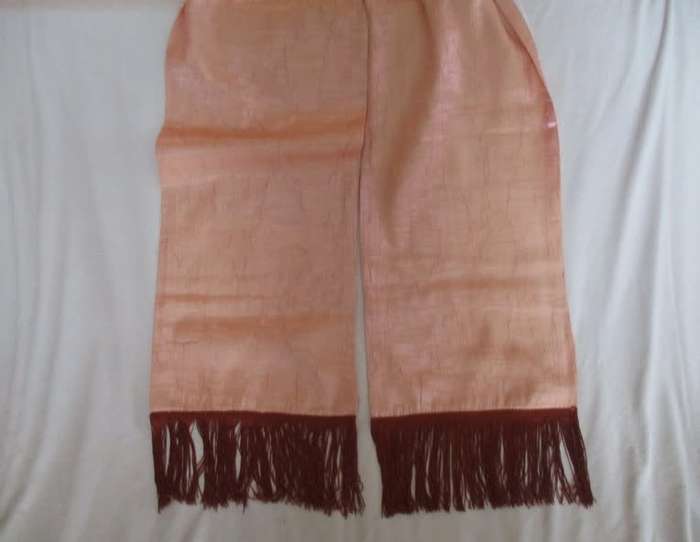 Beautiful lined crushed satin runner with long tassels