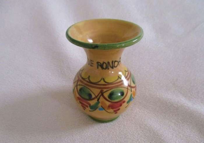 Pretty vintage hand painted Rdo de Ronda, Spain vase and display plate