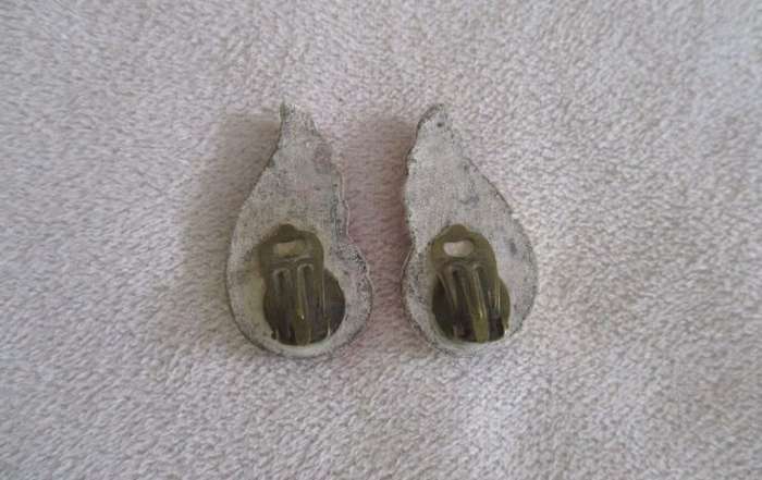 A pair of pretty Annique enamelled clip on earrings in original box