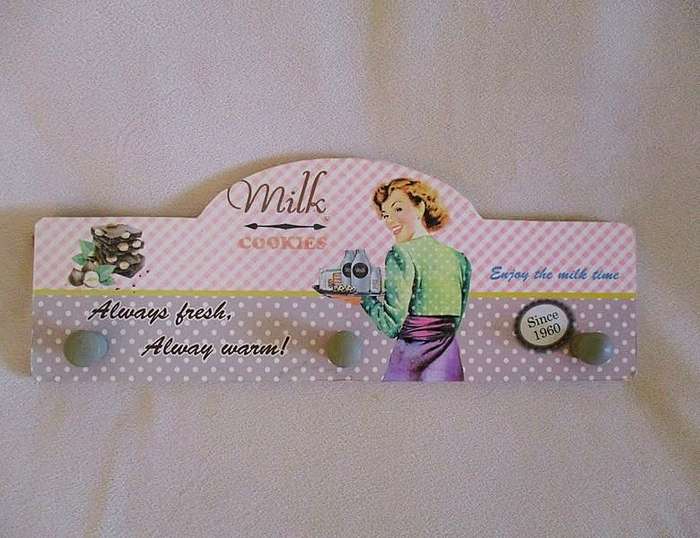 A touch of retro for the kitchen - cute wooden dish cloth rack
