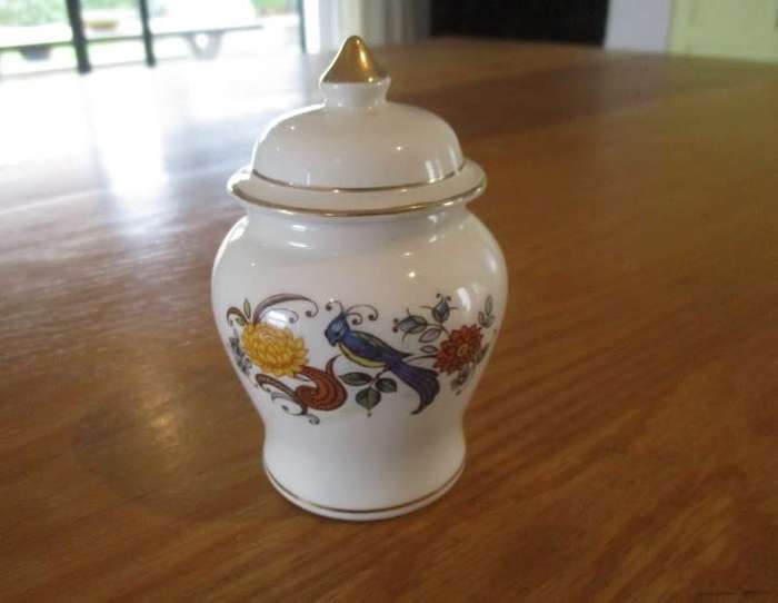 A small vintage 1950's/60's Sadler, England lidded jar with floral and bird design