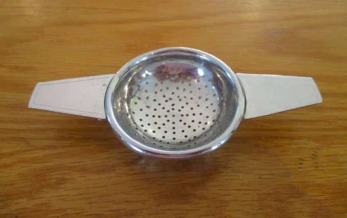 Midwinter, England tea strainer with porcelain base