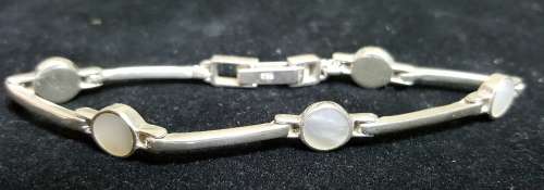 Very Beautiful hand made bracelet set with mother pearl stones