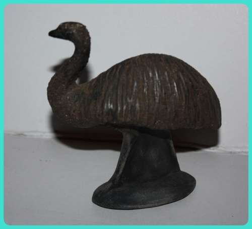 UNUSUAL  OLD AUSTRALIA SIGNED BY ARTIST AUSTRALIAN BIRD EMU  HAND PAINTED