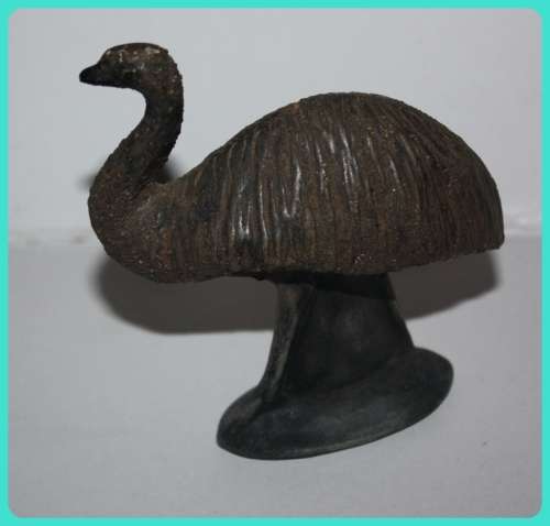 UNUSUAL  OLD AUSTRALIA SIGNED BY ARTIST AUSTRALIAN BIRD EMU  HAND PAINTED
