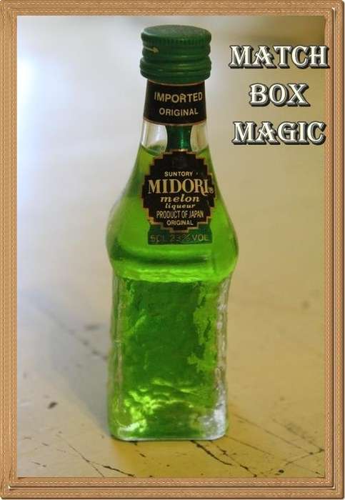 DINKY BOTTLE SUNTORY  MIDORI MELON LIQUEUR PRODUCT OF JAPAN 50ML 23%VOL